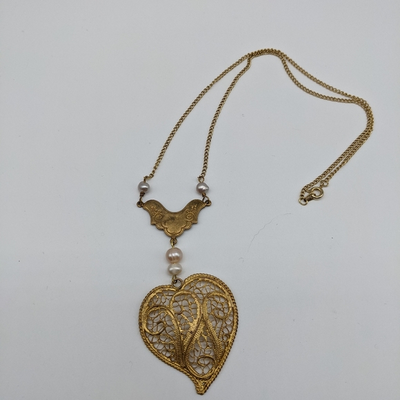 Gold Filigree and Pearl Heart Necklace - Picture 5 of 5